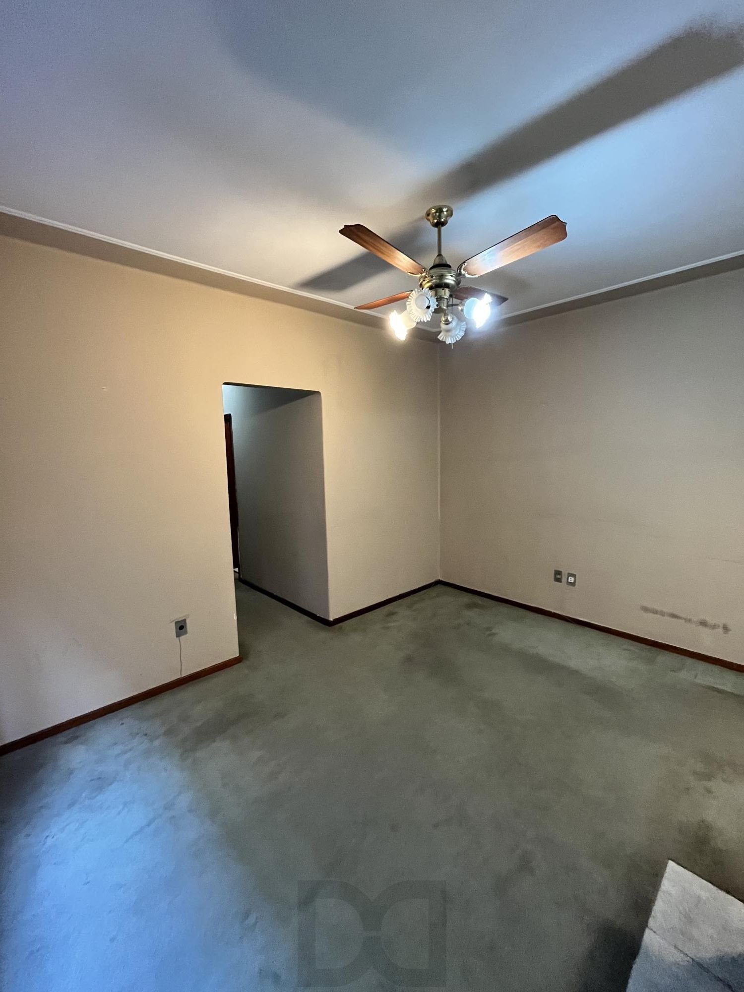 Apartamento de 2 quartos, lareira e dependência de empregada no bairro Floresta — foto 12