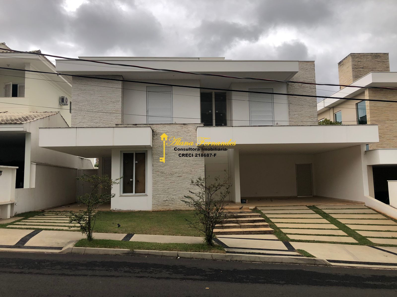 Casa de Condomínio à venda com 3 quartos, 380m² - Foto 1