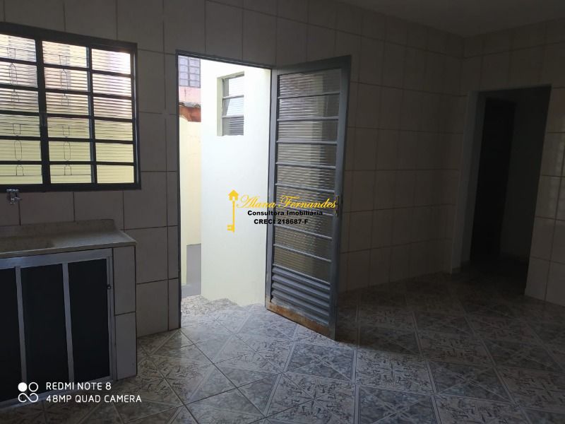 Casa à venda com 6 quartos, 221m² - Foto 4