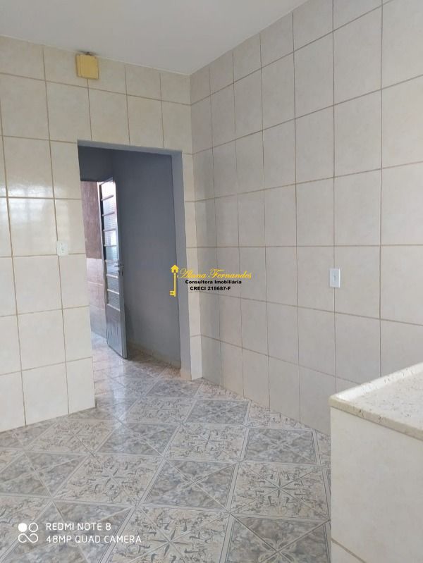 Casa à venda com 6 quartos, 221m² - Foto 8