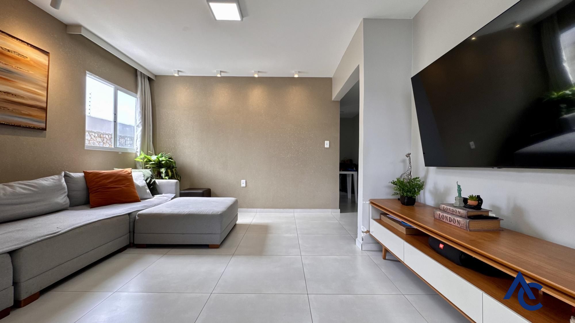 Casa, 6 quartos, 230 m² - Foto 1