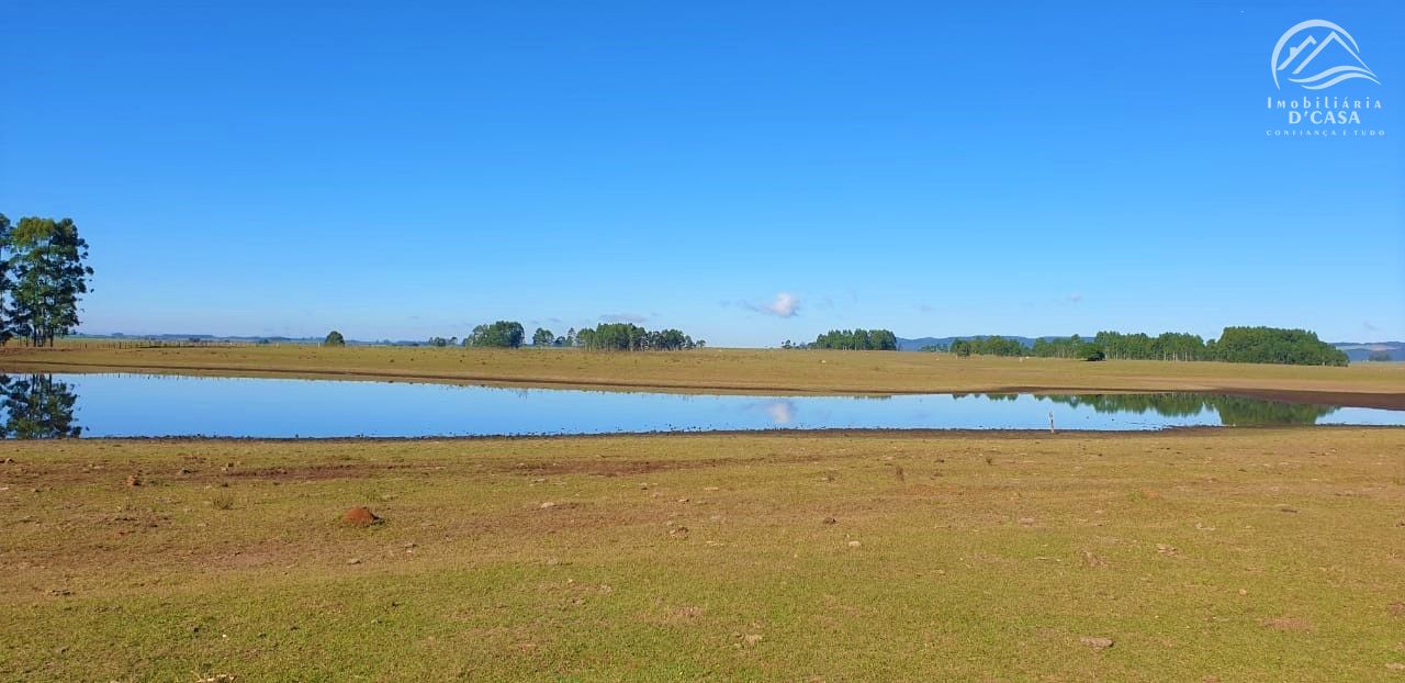 Fazendas<br />Zona rural<br />Vale verde<br /><br />LINDA FAZENDA - Com 340 ha (9.180.000,00) em Vale Verde com acesso também pela RS 287 em Taquari a 16 Km do asfalto, área com índice de aproveitamento de 95% indicado para plantio de soja ou pecuária, conta com uma sede para moradia, 3 galpões, 2 mangueiras, 4 açudes, pastagens e alambrado em toda área. Sujeito a alteração de valor e disponibilidade. 0-0