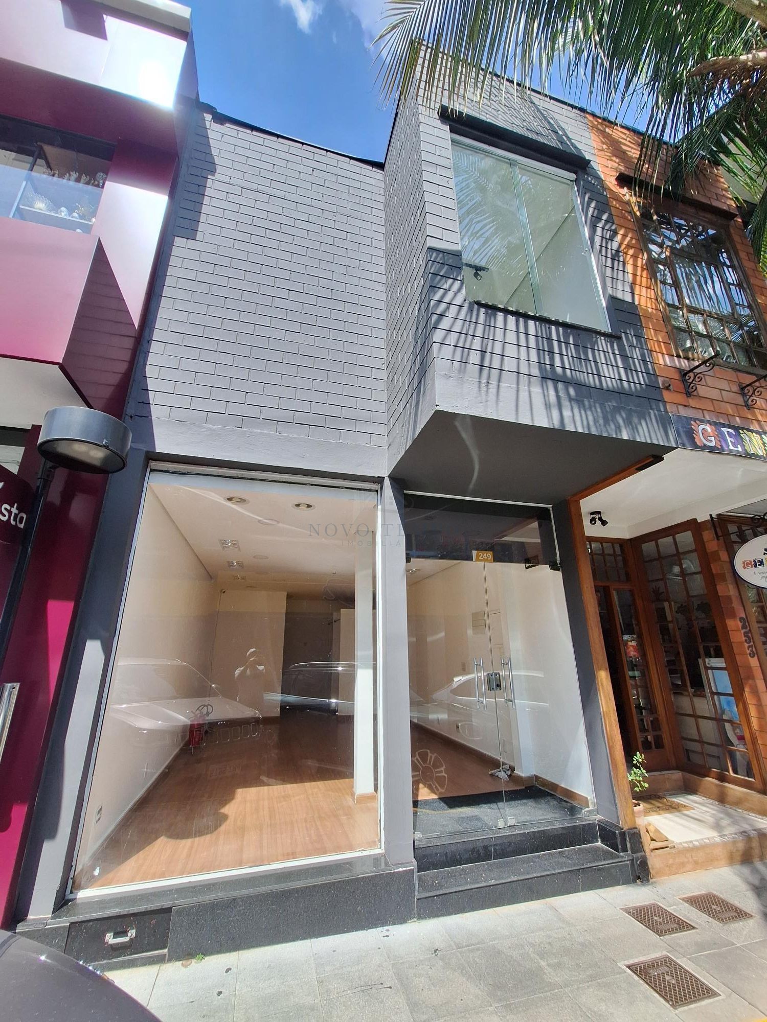 Prédio Inteiro, 64 m² - Foto 1