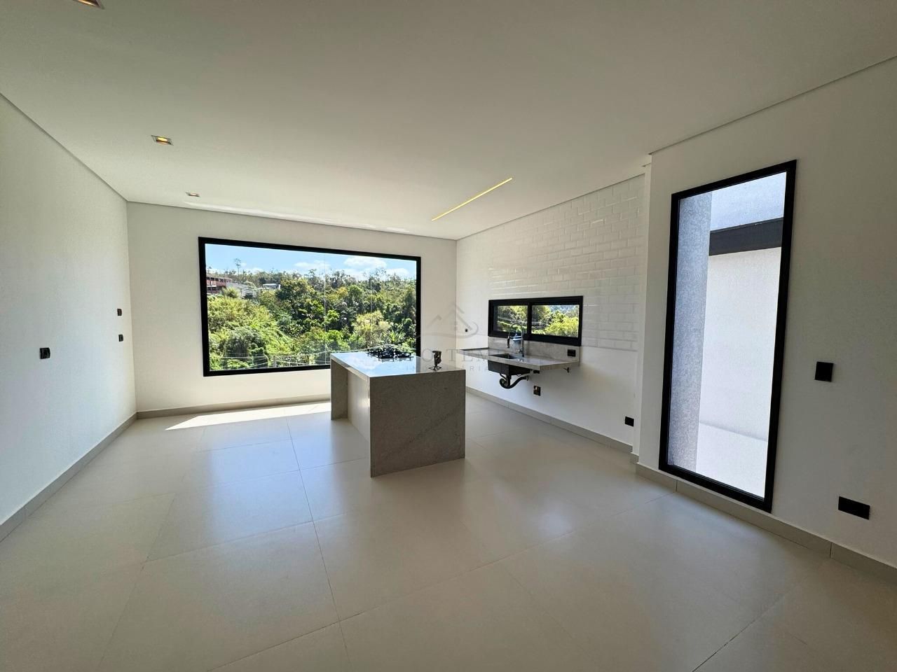 Casa, 3 quartos, 235 m² - Foto 1