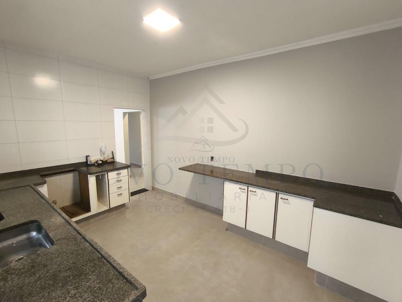 Casa à venda com 4 quartos, 174m² - Foto 1
