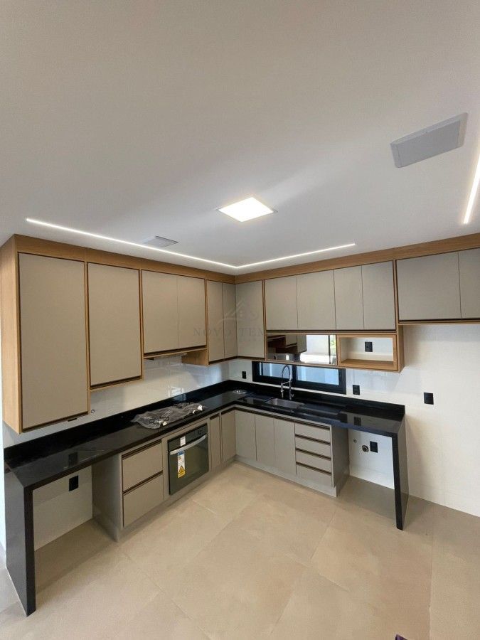 Casa, 3 quartos, 211 m² - Foto 2