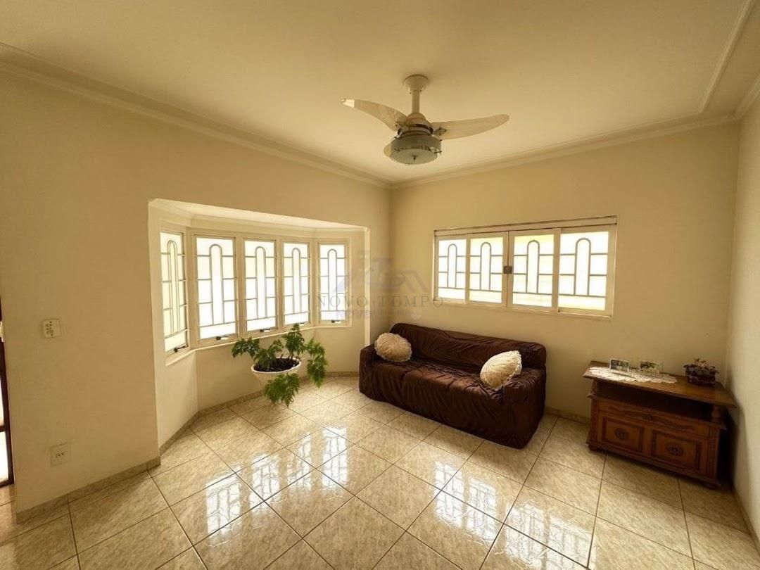 Casa, 3 quartos, 234 m² - Foto 1