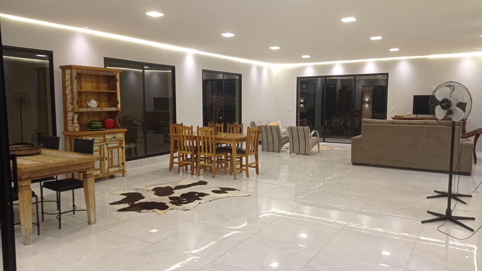 Chácara, 4 quartos, 528 m² - Foto 1