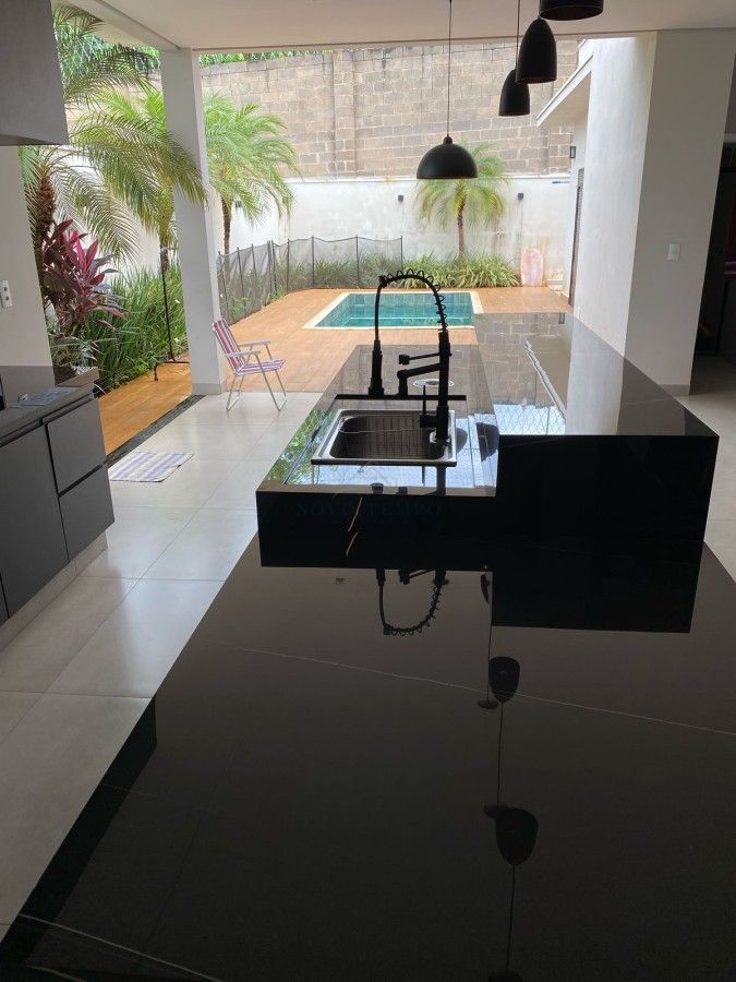 Casa, 3 quartos, 217 m² - Foto 1