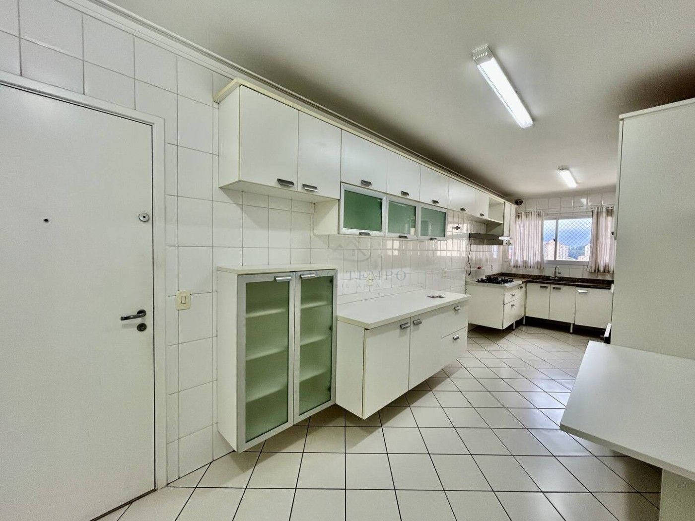 Apartamento para alugar com 3 quartos, 165m² - Foto 6