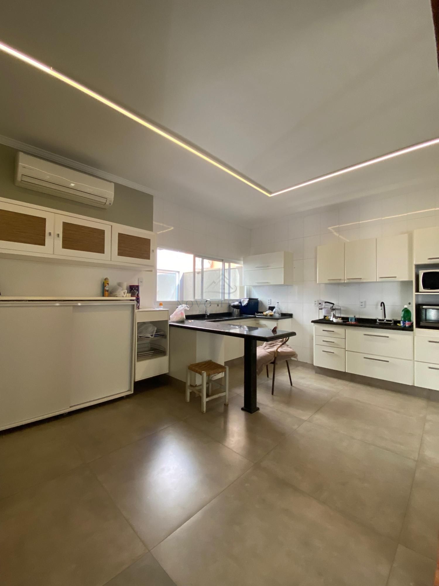 Casa, 4 quartos, 286 m² - Foto 2