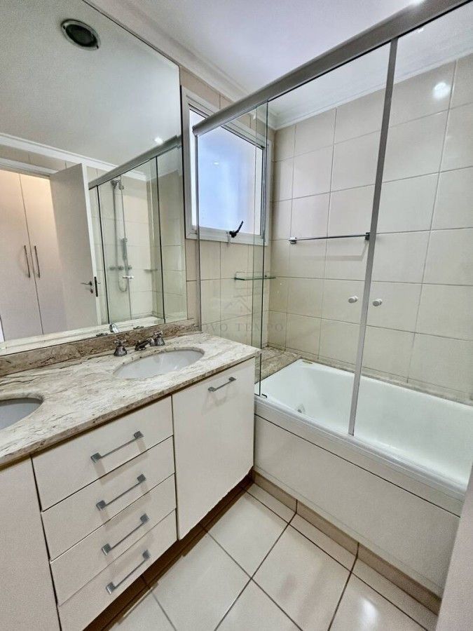 Apartamento para alugar com 3 quartos, 165m² - Foto 17