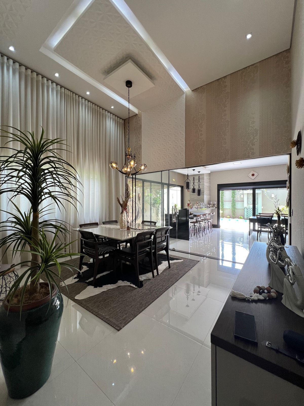 Casa, 3 quartos, 219 m² - Foto 2