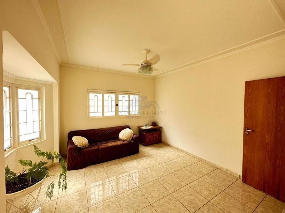 Casa, 3 quartos, 234 m² - Foto 2