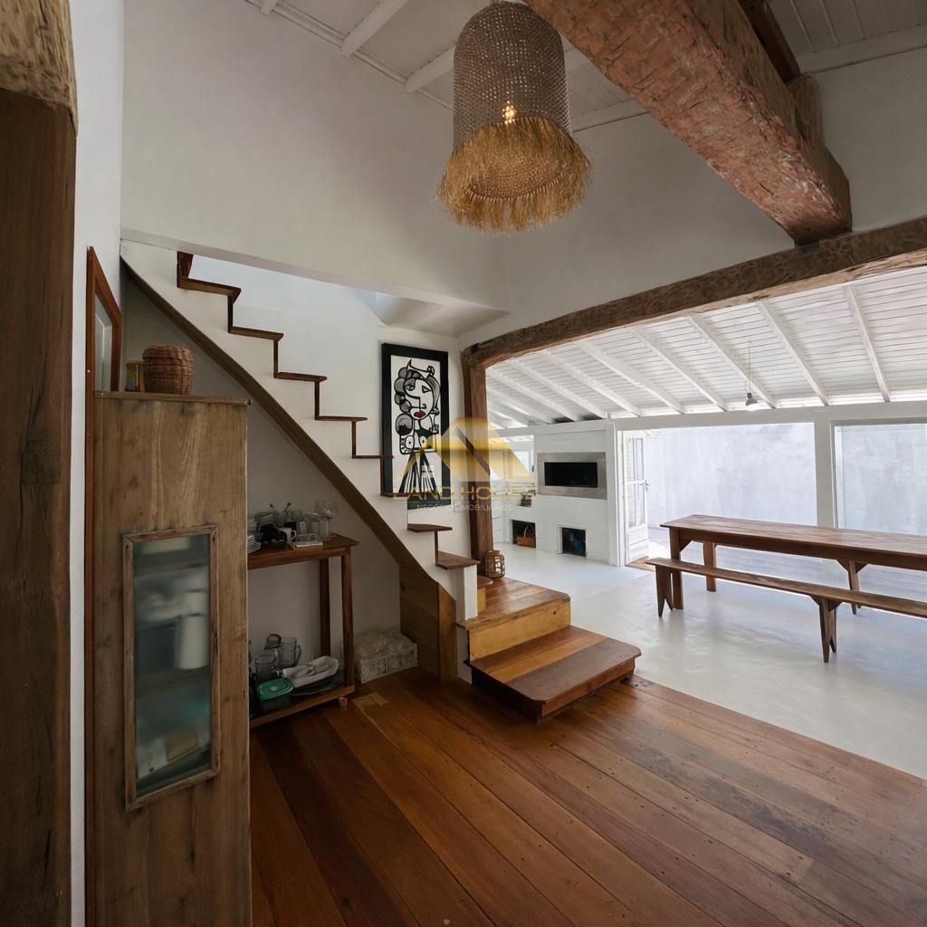 Casa com 3 Dormitórios à venda, 220 m² por R$ 1.650.000,00 Casa com 3 Dormitórios à venda, 220 m² por R$ 1.650.000,00