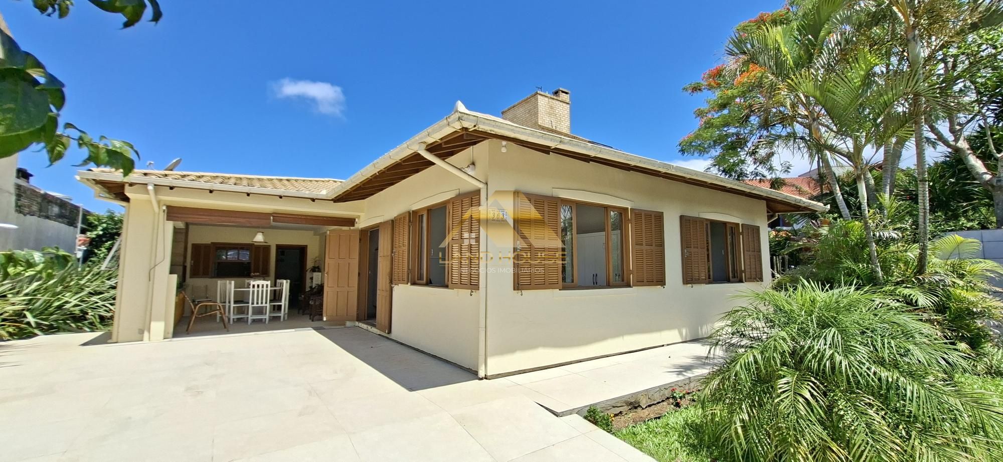 Casa à venda  no Centro - Garopaba, SC. Imóveis