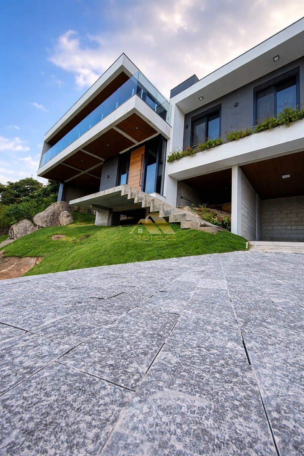 Casa com 3 Dormitórios à venda, 173 m² por R$ 2.200.000,00 Casa com 3 Dormitórios à venda, 173 m² por R$ 2.200.000,00