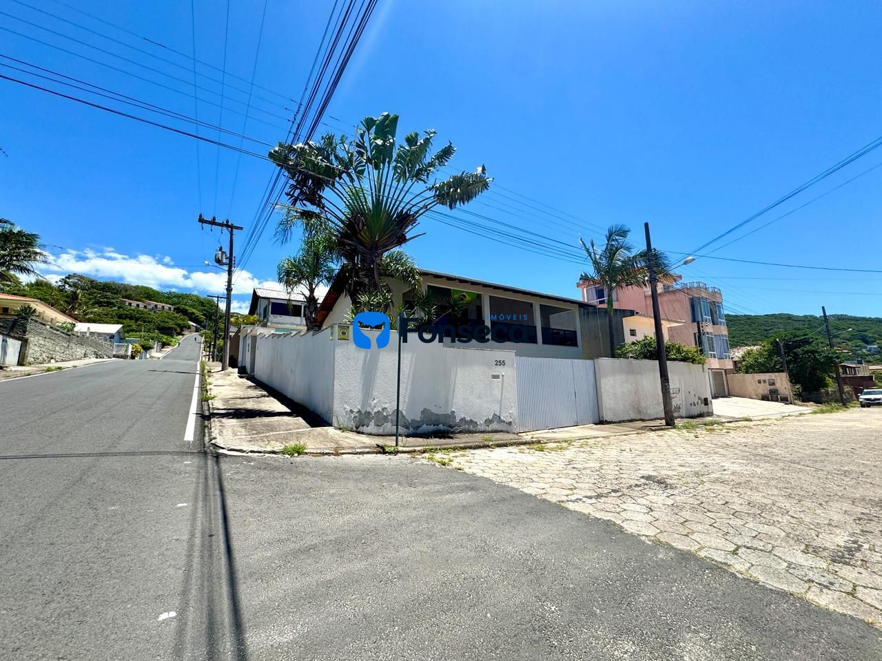 Casa à Venda no Mar Grosso em Laguna com Piscina, Energia Solar e 600m² terreno