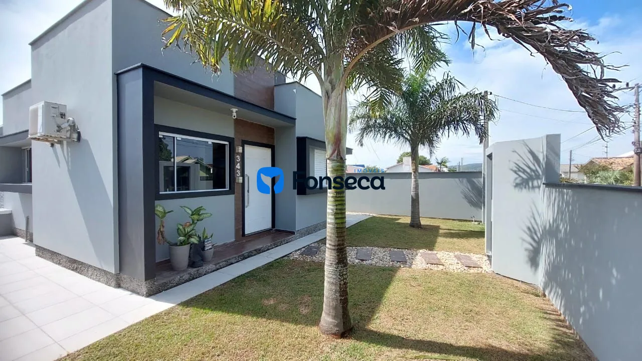 Casa de esquina a venda no bairro Portinho