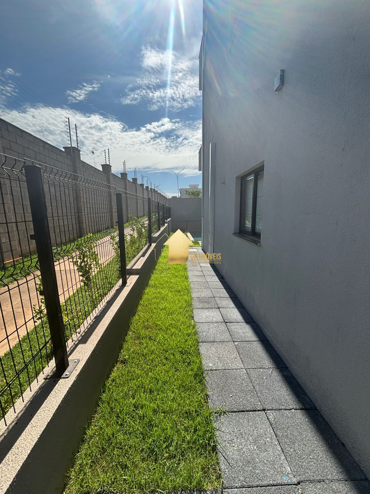 Casa de Condomínio à venda e aluguel com 3 quartos, 259m² - Foto 2