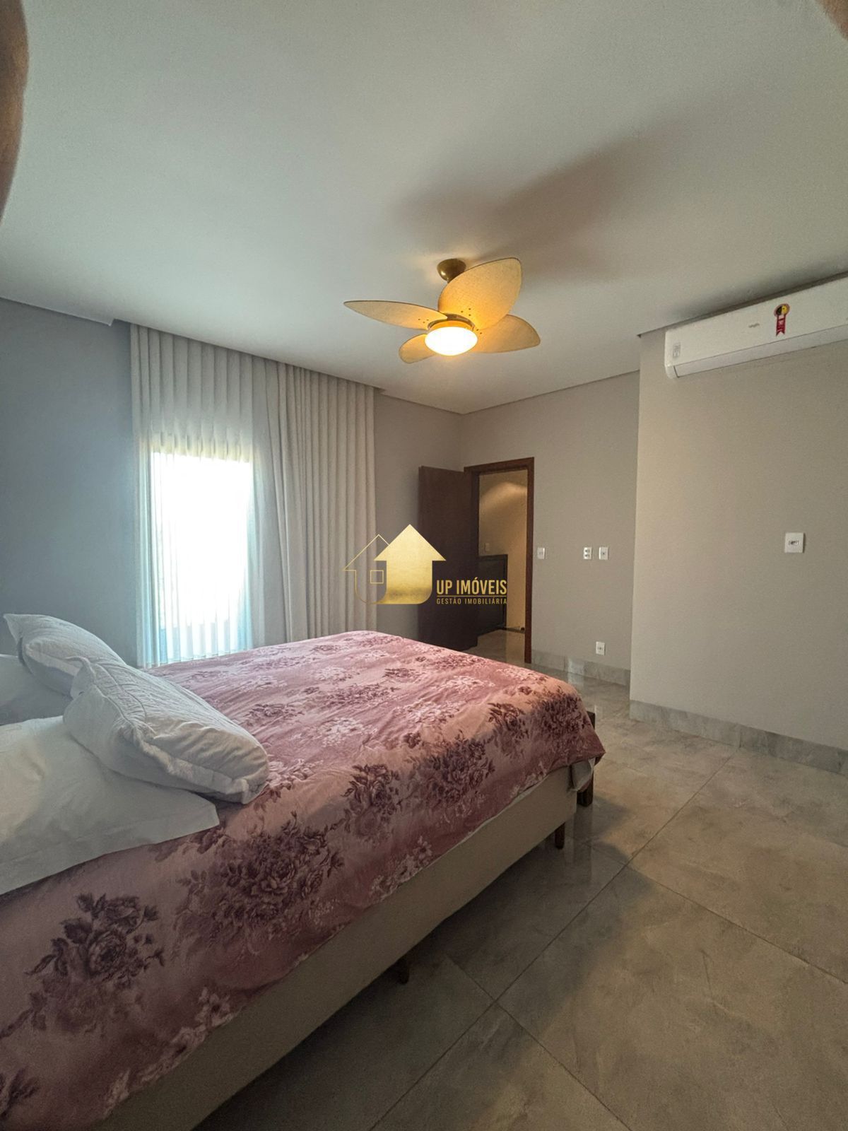 Casa de Condomínio à venda e aluguel com 3 quartos, 259m² - Foto 3