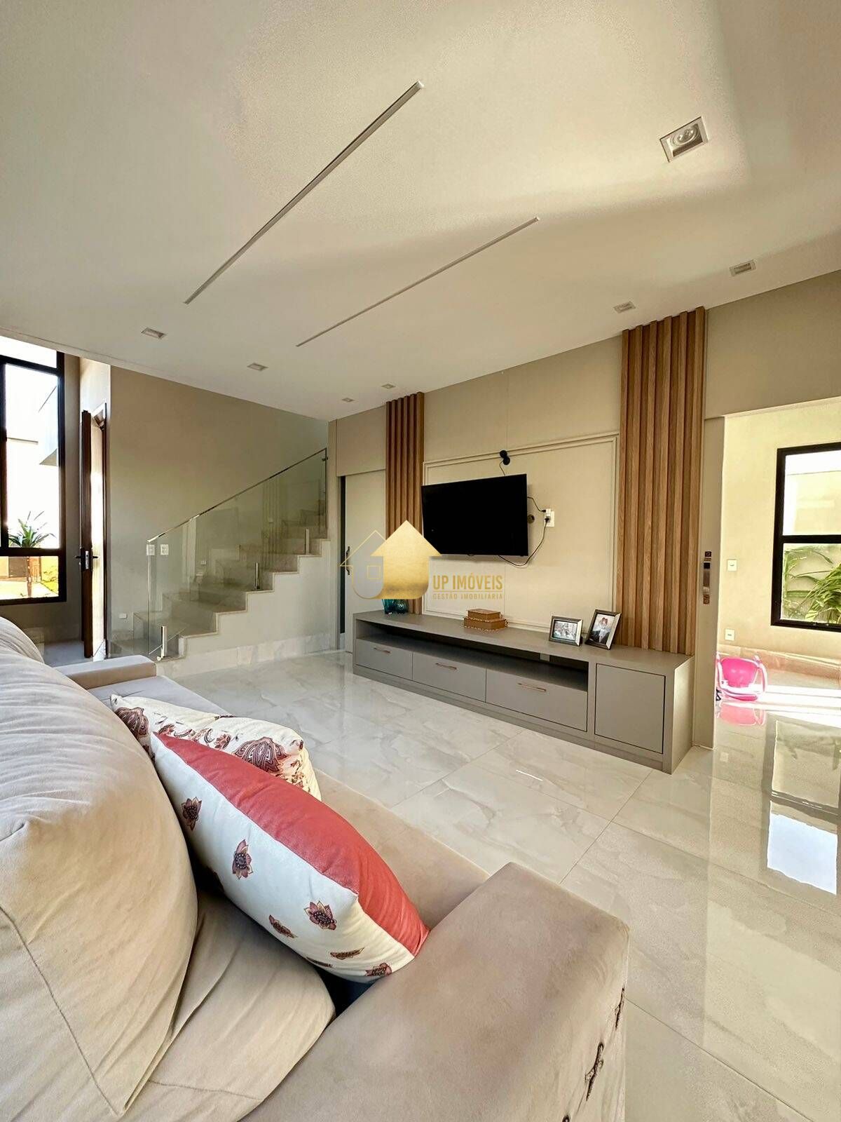 Casa de Condomínio à venda com 3 quartos, 232m² - Foto 4