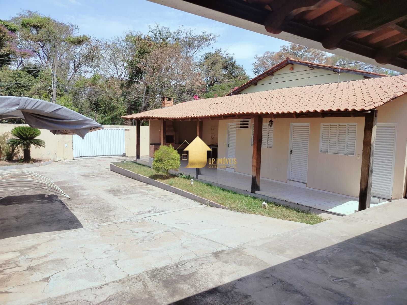 Casa à venda com 4 quartos, 160m² - Foto 1