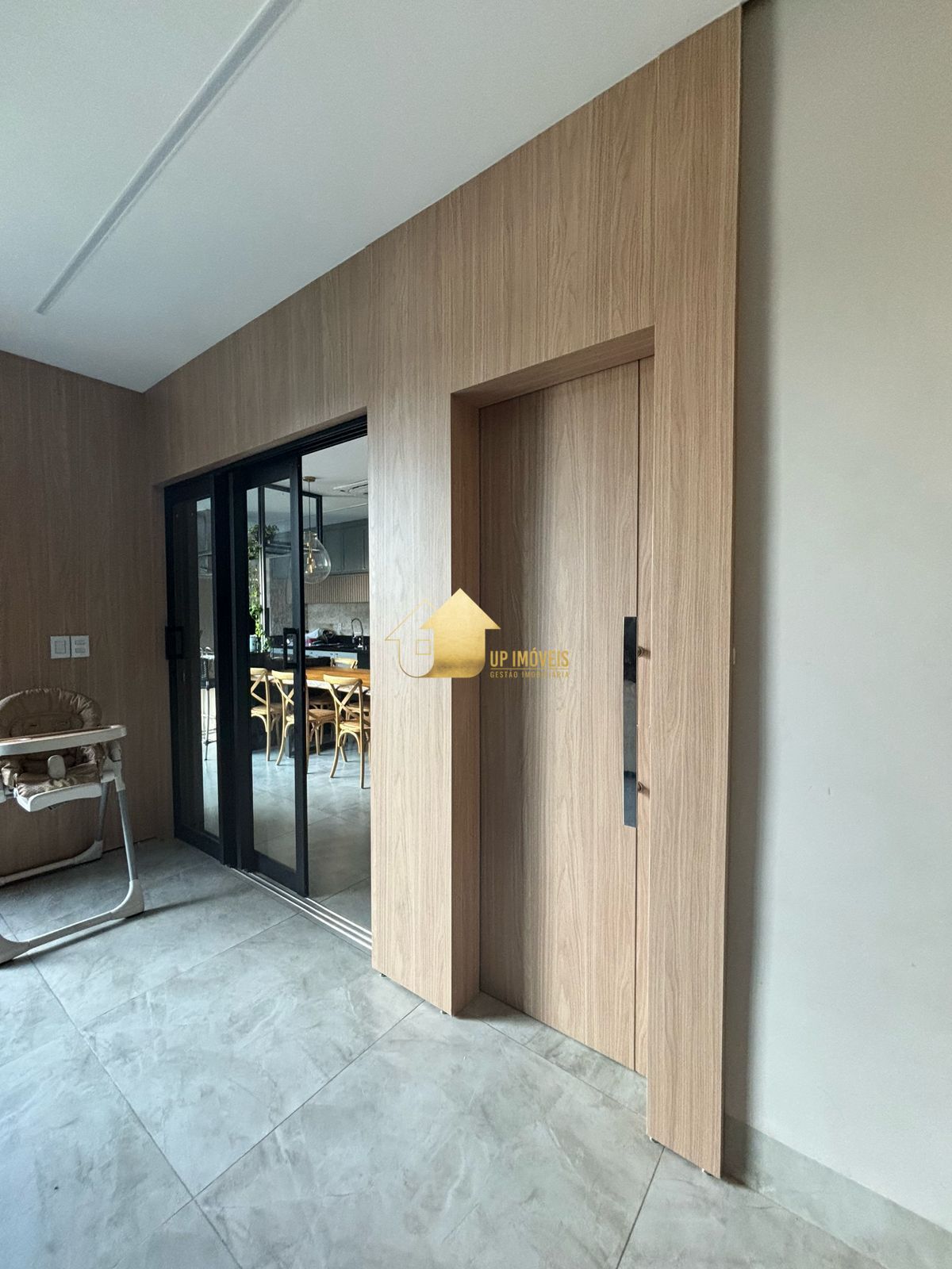 Casa de Condomínio à venda e aluguel com 3 quartos, 259m² - Foto 1