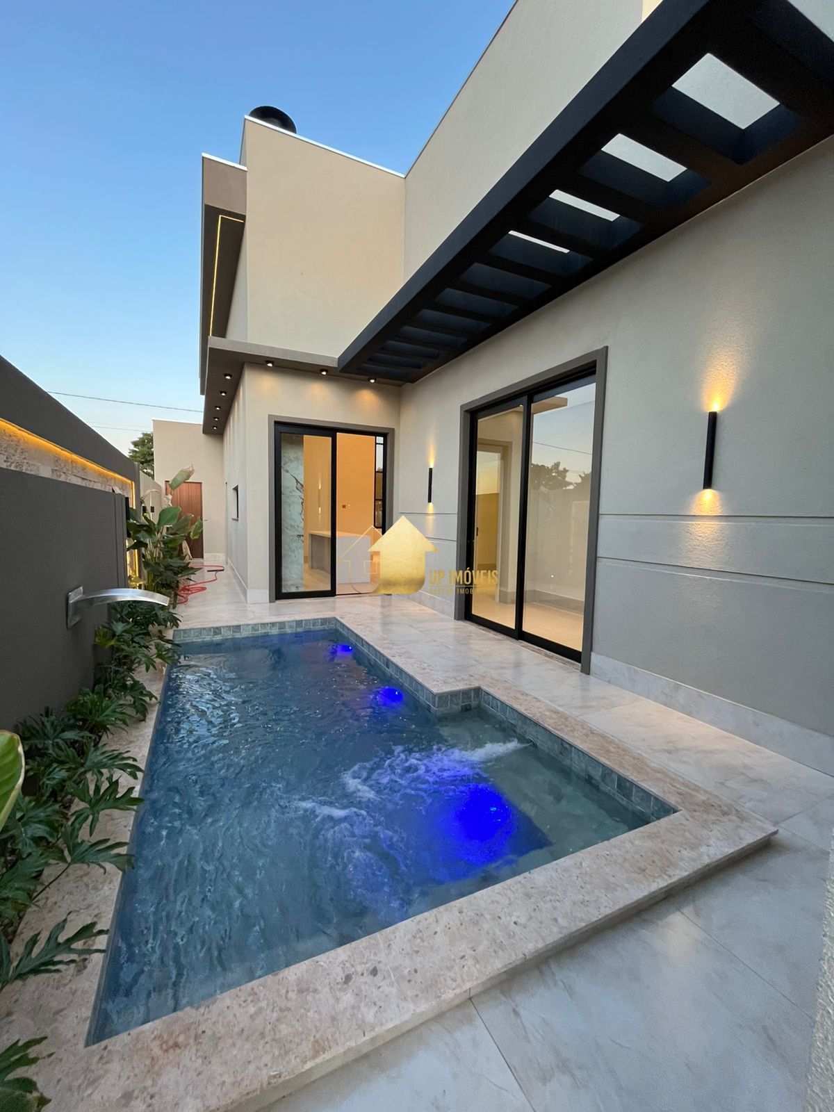 Casa de Condomínio à venda com 3 quartos, 202m² - Foto 2