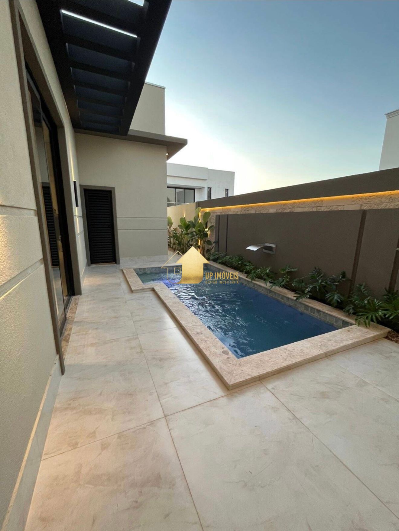Casa de Condomínio à venda com 3 quartos, 202m² - Foto 2