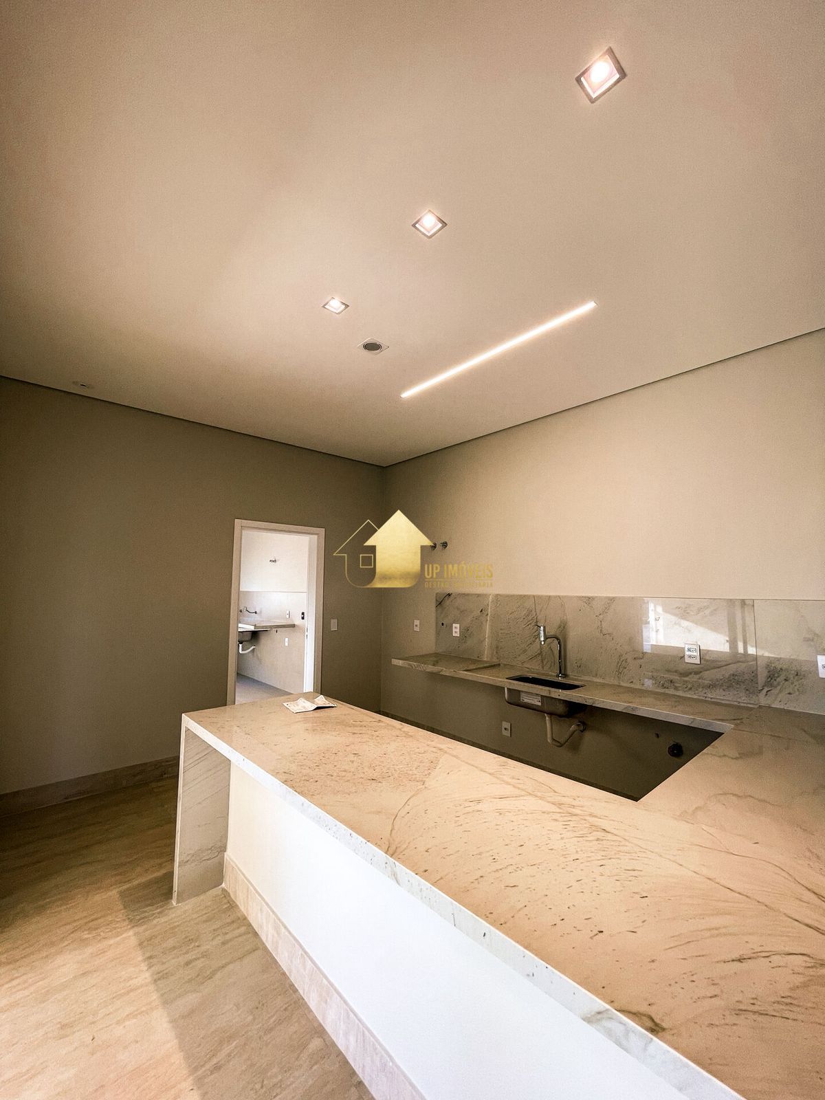 Casa de Condomínio à venda com 4 quartos, 394m² - Foto 1