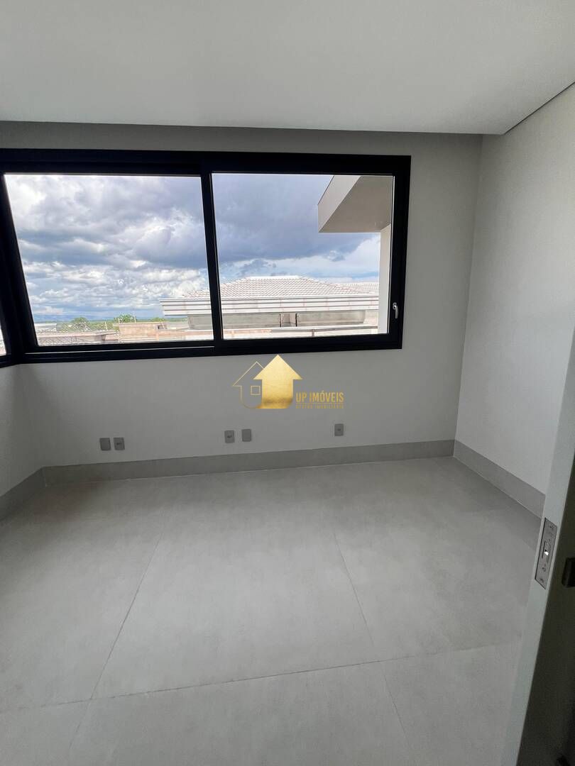 Casa de Condomínio à venda com 4 quartos, 650m² - Foto 2
