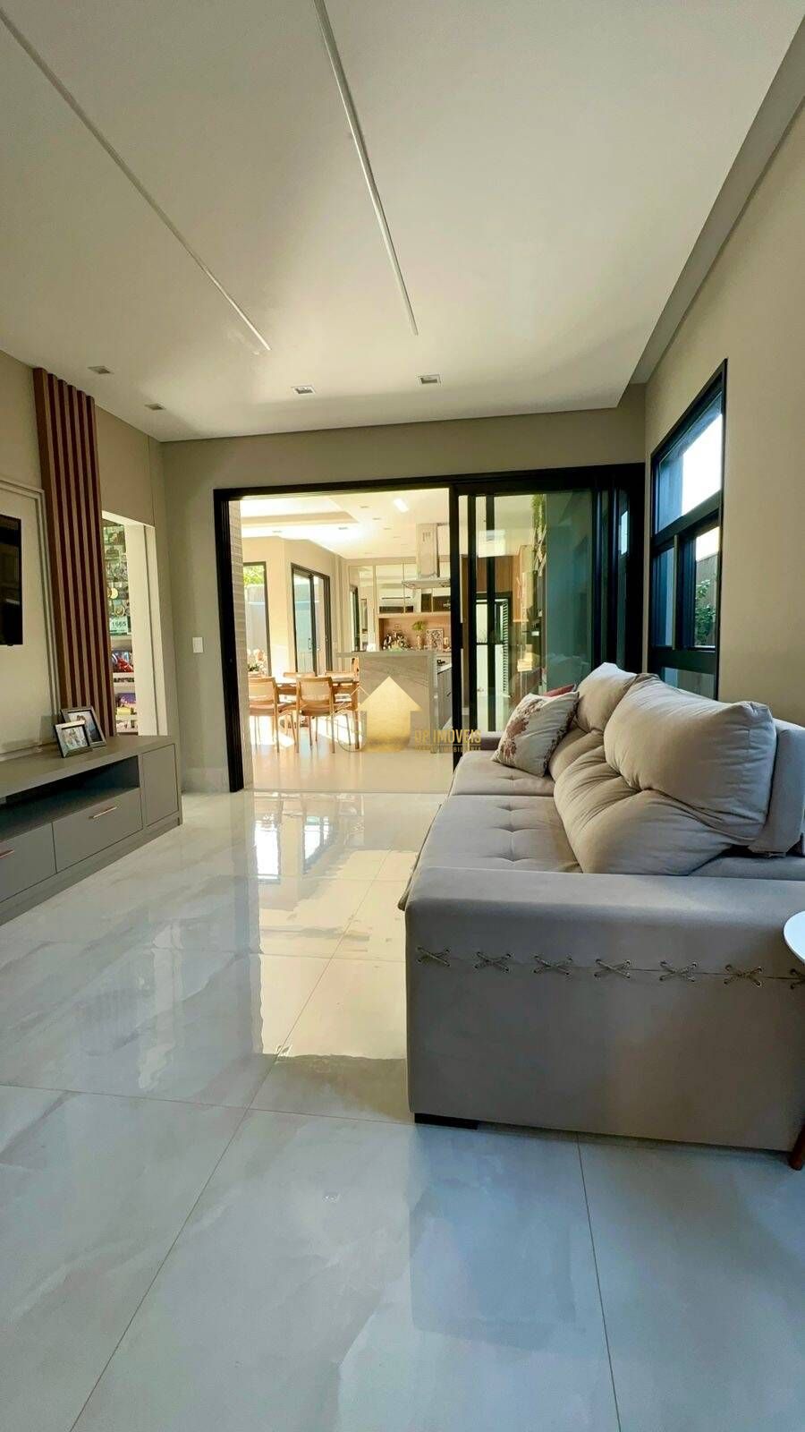 Casa de Condomínio à venda com 3 quartos, 232m² - Foto 3