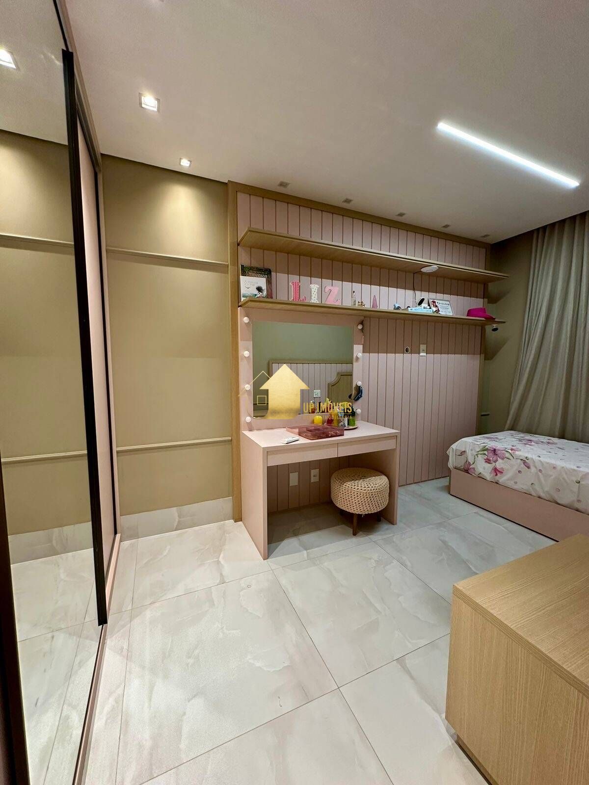 Casa de Condomínio à venda com 3 quartos, 232m² - Foto 5