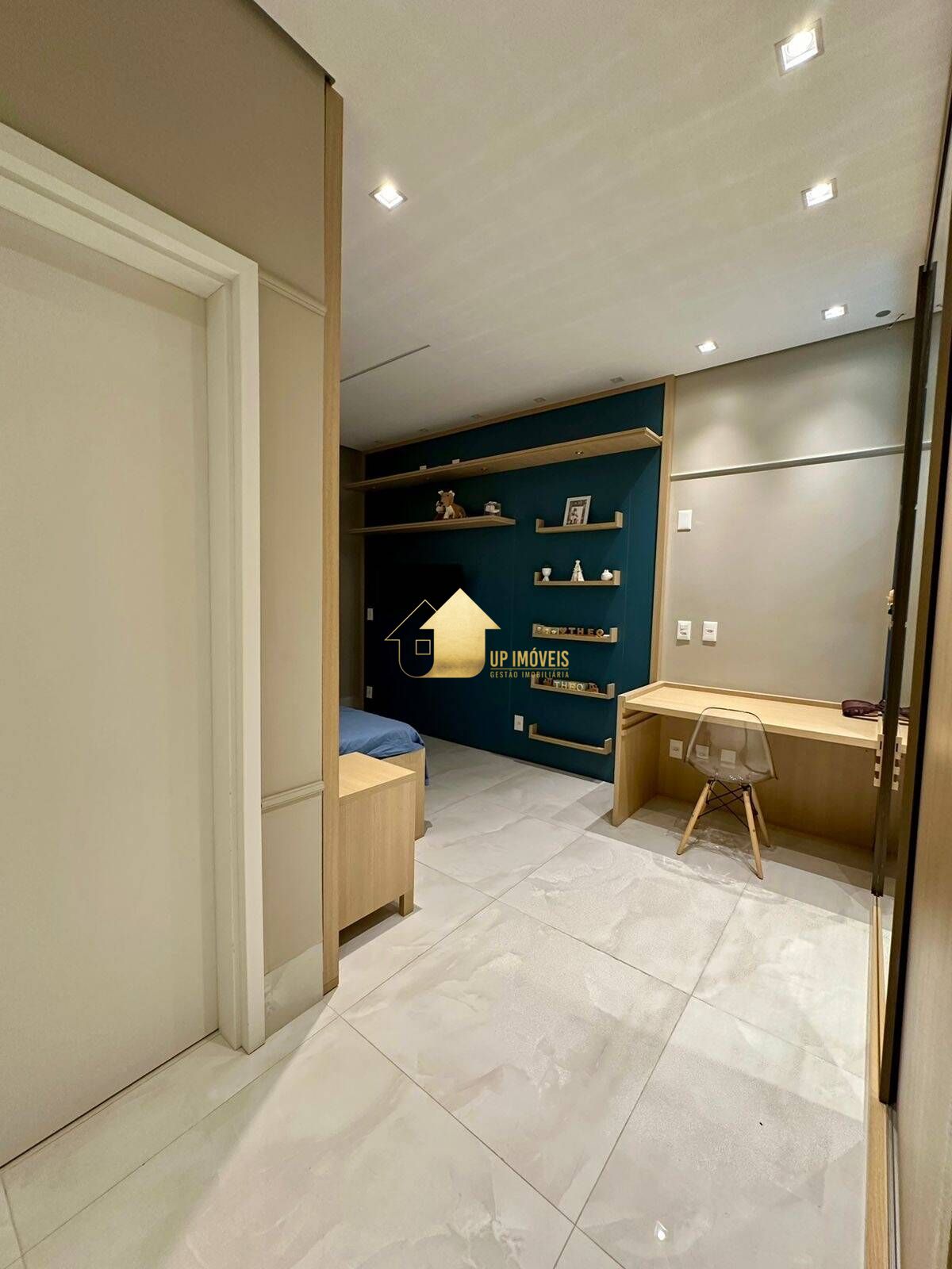 Casa de Condomínio à venda com 3 quartos, 232m² - Foto 2