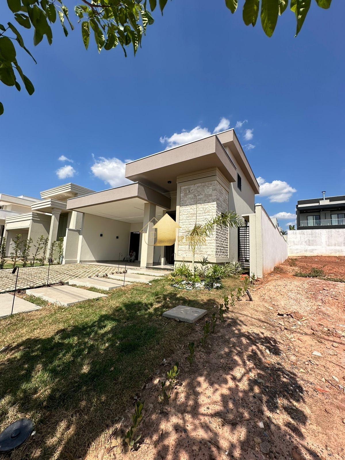 Casa de Condomínio à venda com 3 quartos, 160m² - Foto 1