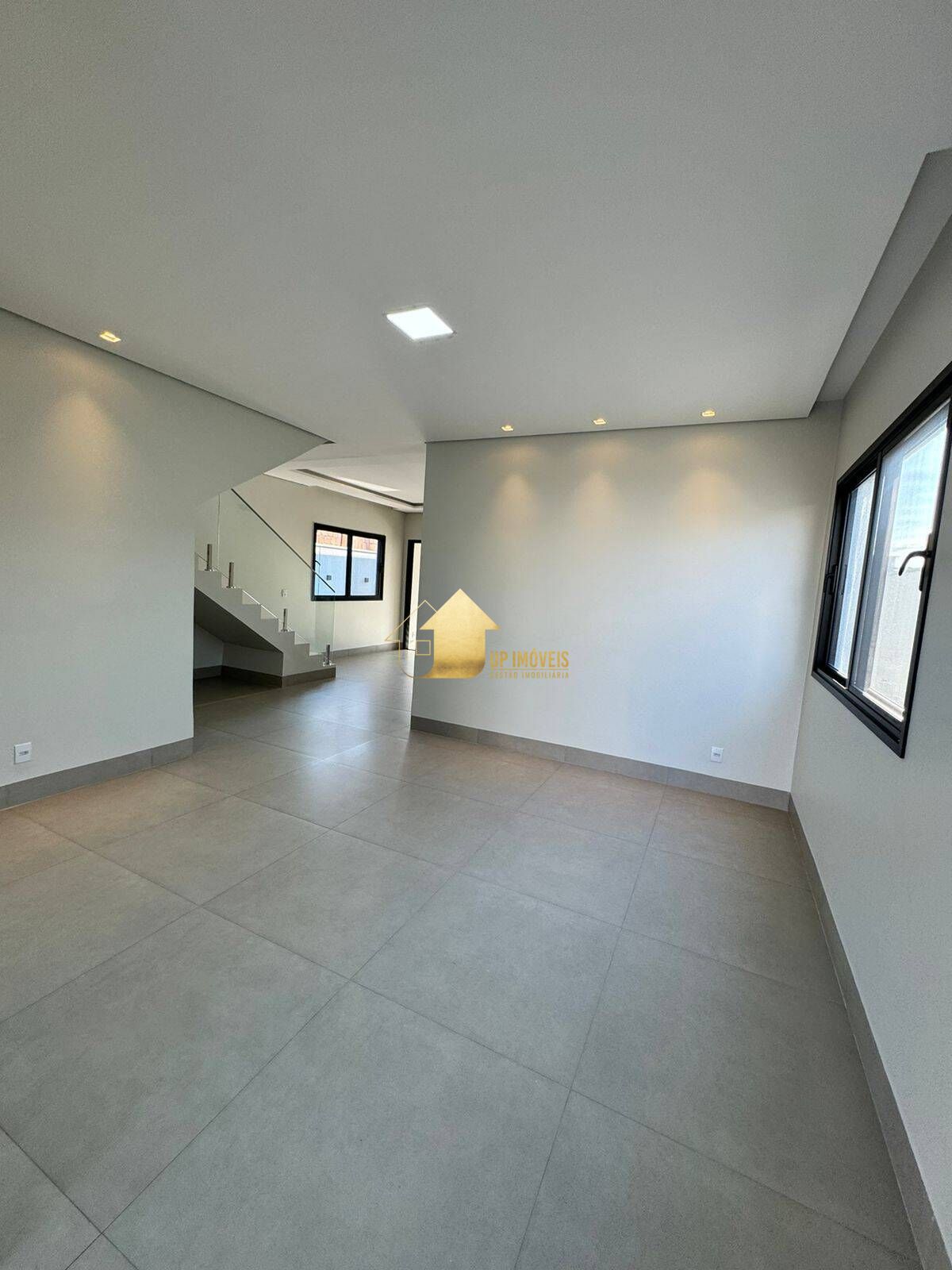 Casa de Condomínio à venda com 4 quartos, 299m² - Foto 2