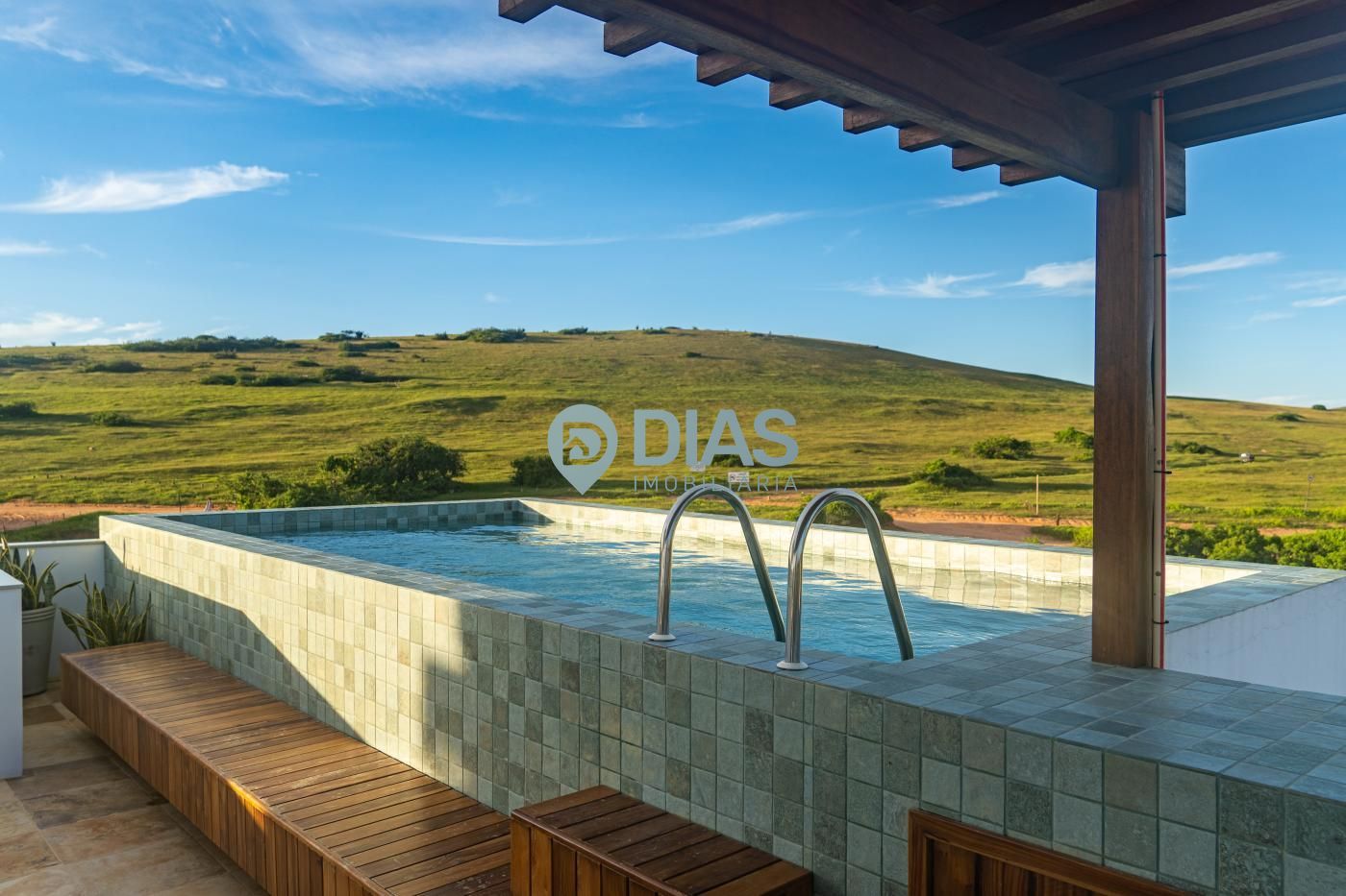 Casa de Alto Padrão em Jeri – Elegância, Privacidade e Vista Deslumbrante  [[description_en]] High-End Home in Jeri – Elegance, Privacy, and Stunning Views [[/description_en]]