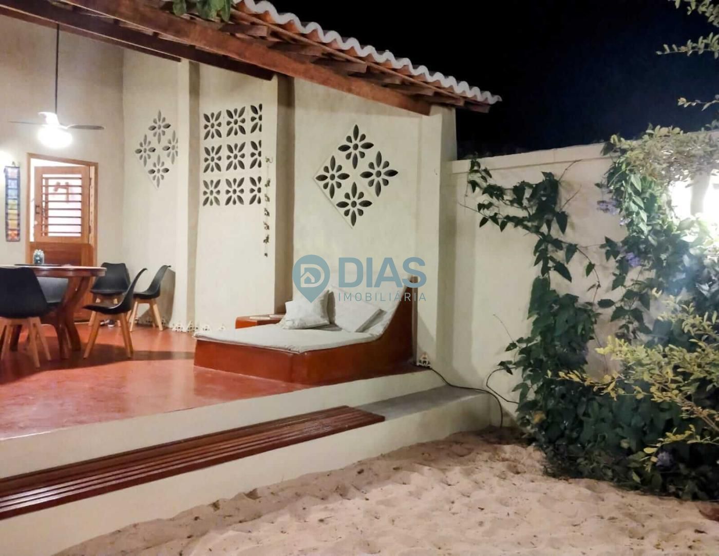 Casa de Esquina com 2 Suítes à Venda em Jericoacoara – Localização Privilegiada! [[description_en]] Corner House with 2 Suites for Sale in Jericoacoara – Prime Location! [[/description_en]]