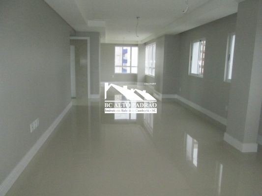 Apartamento à venda com 3 quartos, 136m² - Foto 2