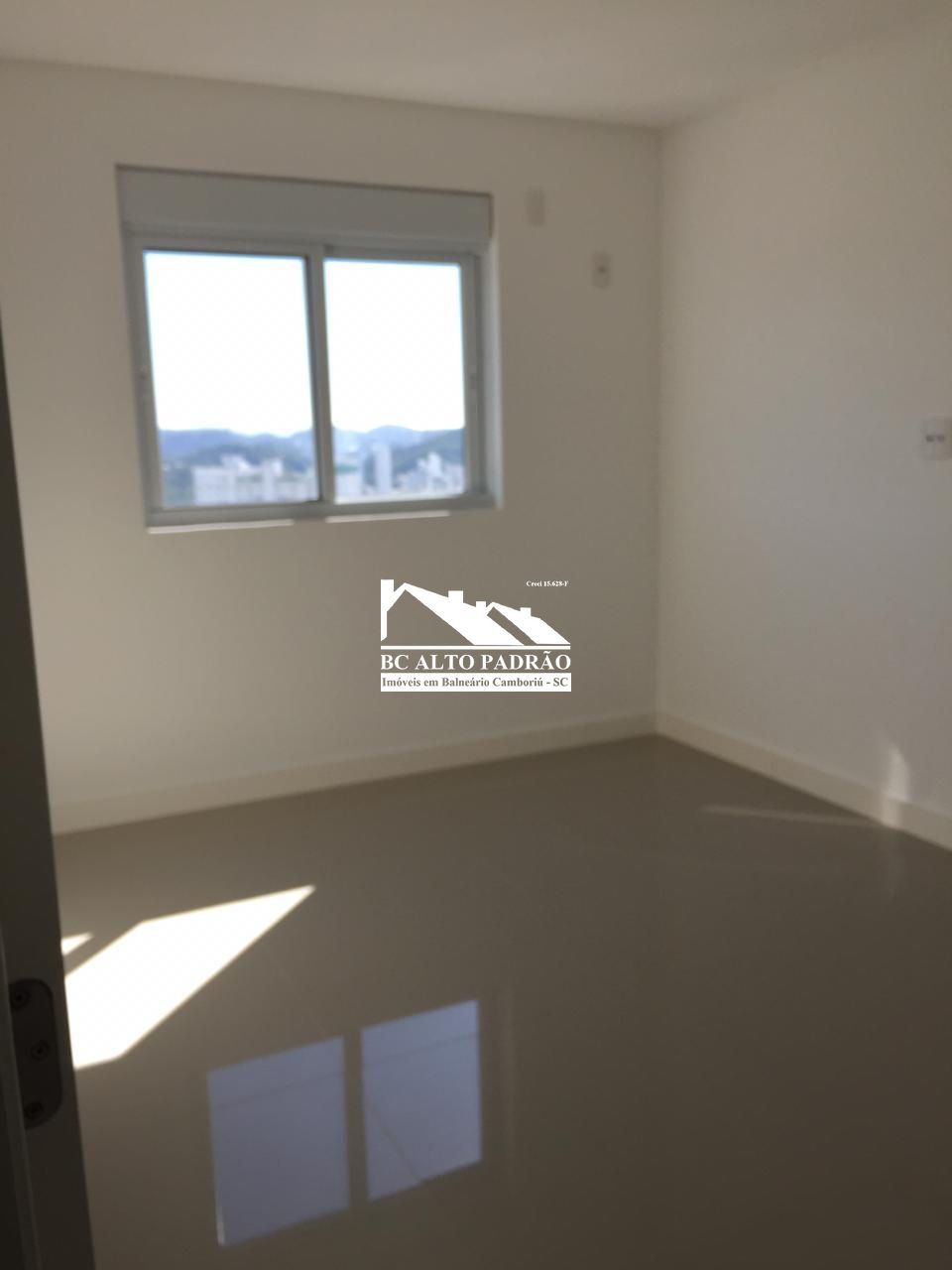 Apartamento à venda com 3 quartos, 128m² - Foto 2