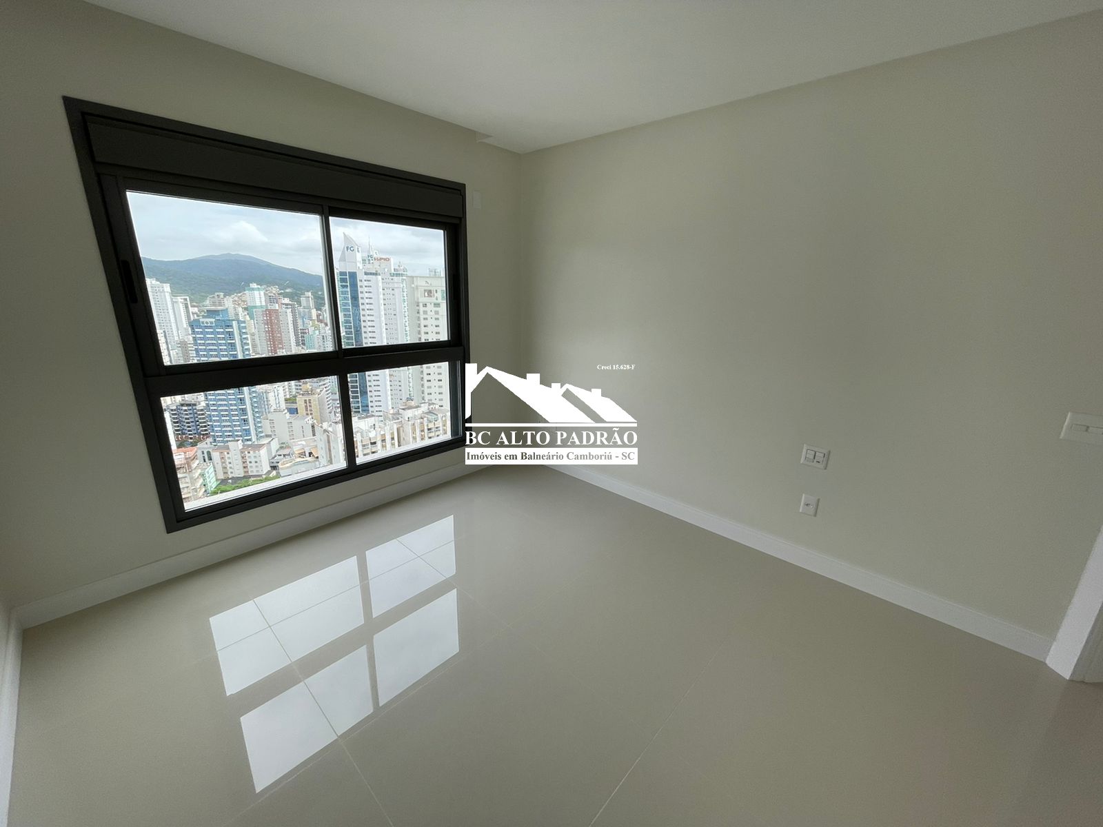 Apartamento à venda com 4 quartos, 182m² - Foto 26