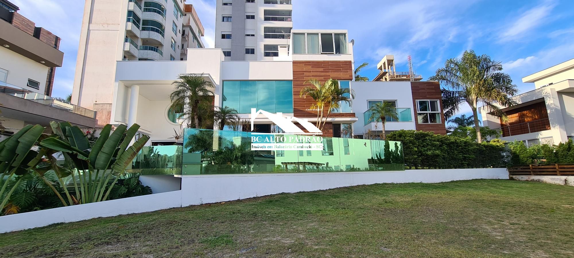 Casa de Condomínio à venda com 5 quartos, 538m² - Foto 2