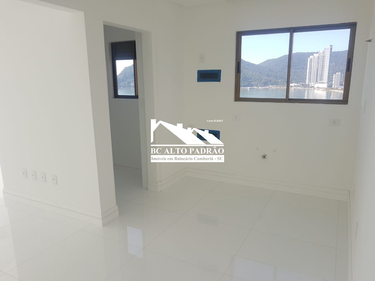 Apartamento à venda com 3 quartos, 110m² - Foto 4