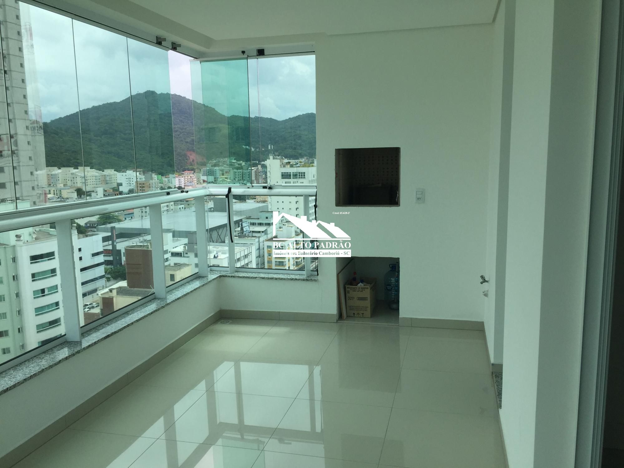 Apartamento à venda com 3 quartos, 115m² - Foto 2