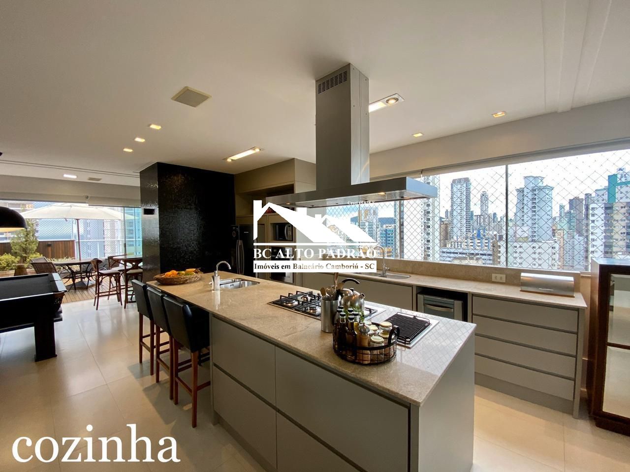 Cobertura, 3 quartos, 253 m² - Foto 1