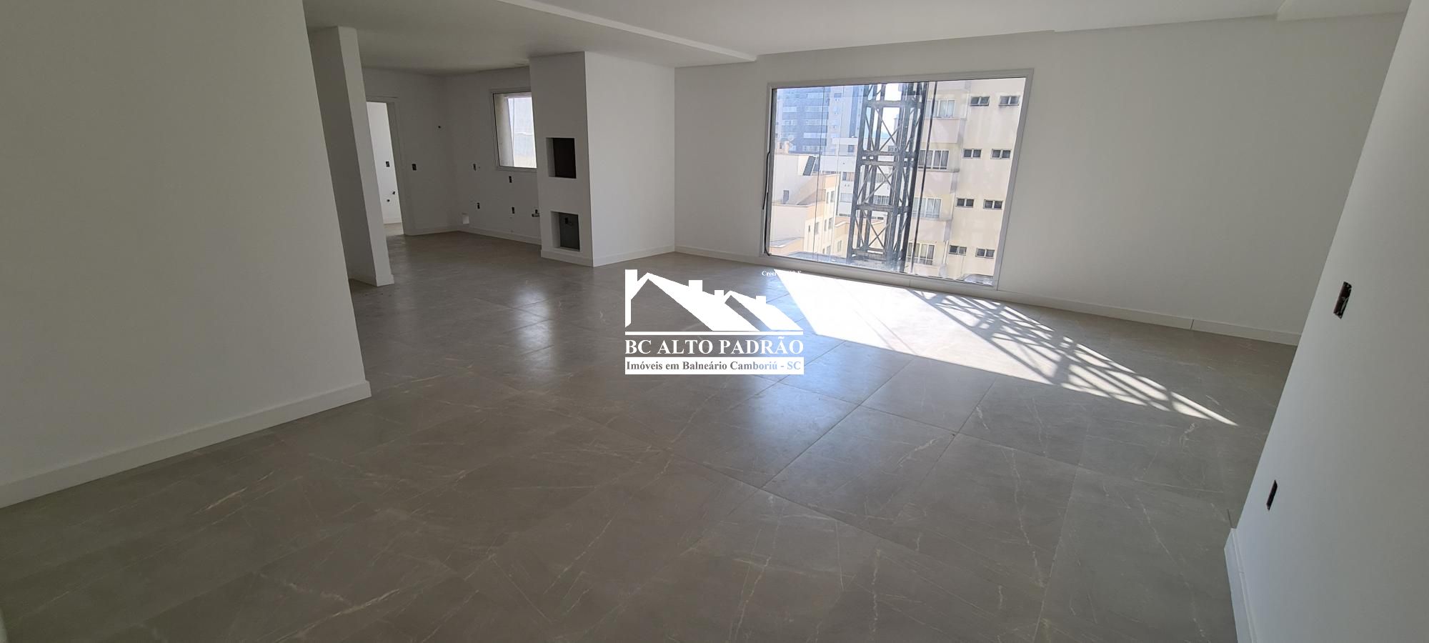 Apartamento à venda com 4 quartos, 221m² - Foto 4