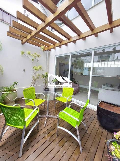 Casa de Condomínio à venda com 4 quartos, 260m² - Foto 3