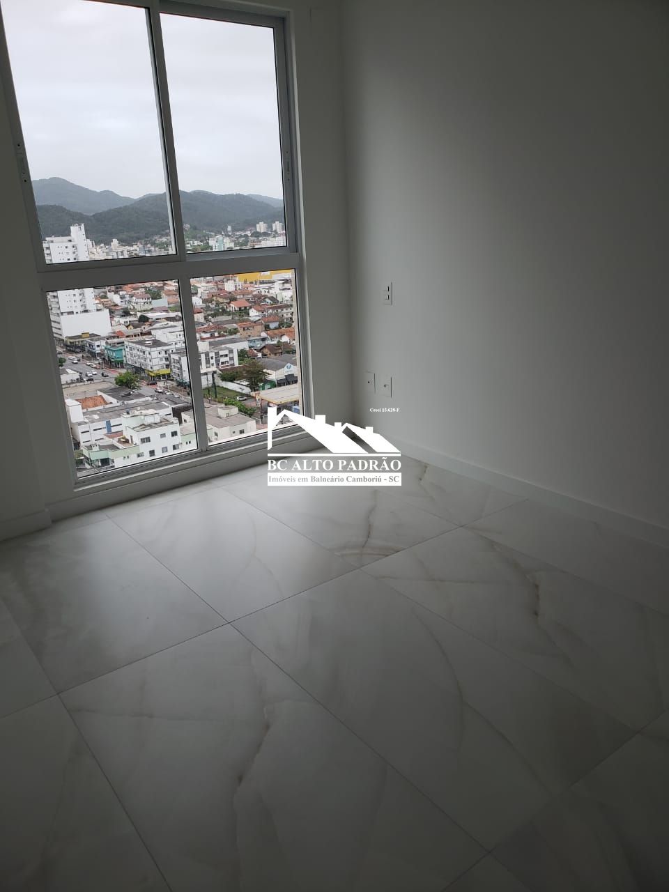 Apartamento à venda com 4 quartos, 226m² - Foto 8