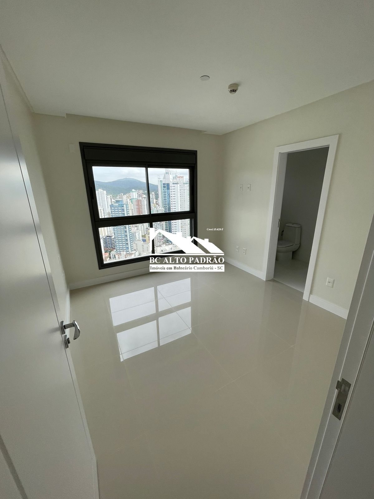 Apartamento à venda com 4 quartos, 182m² - Foto 25